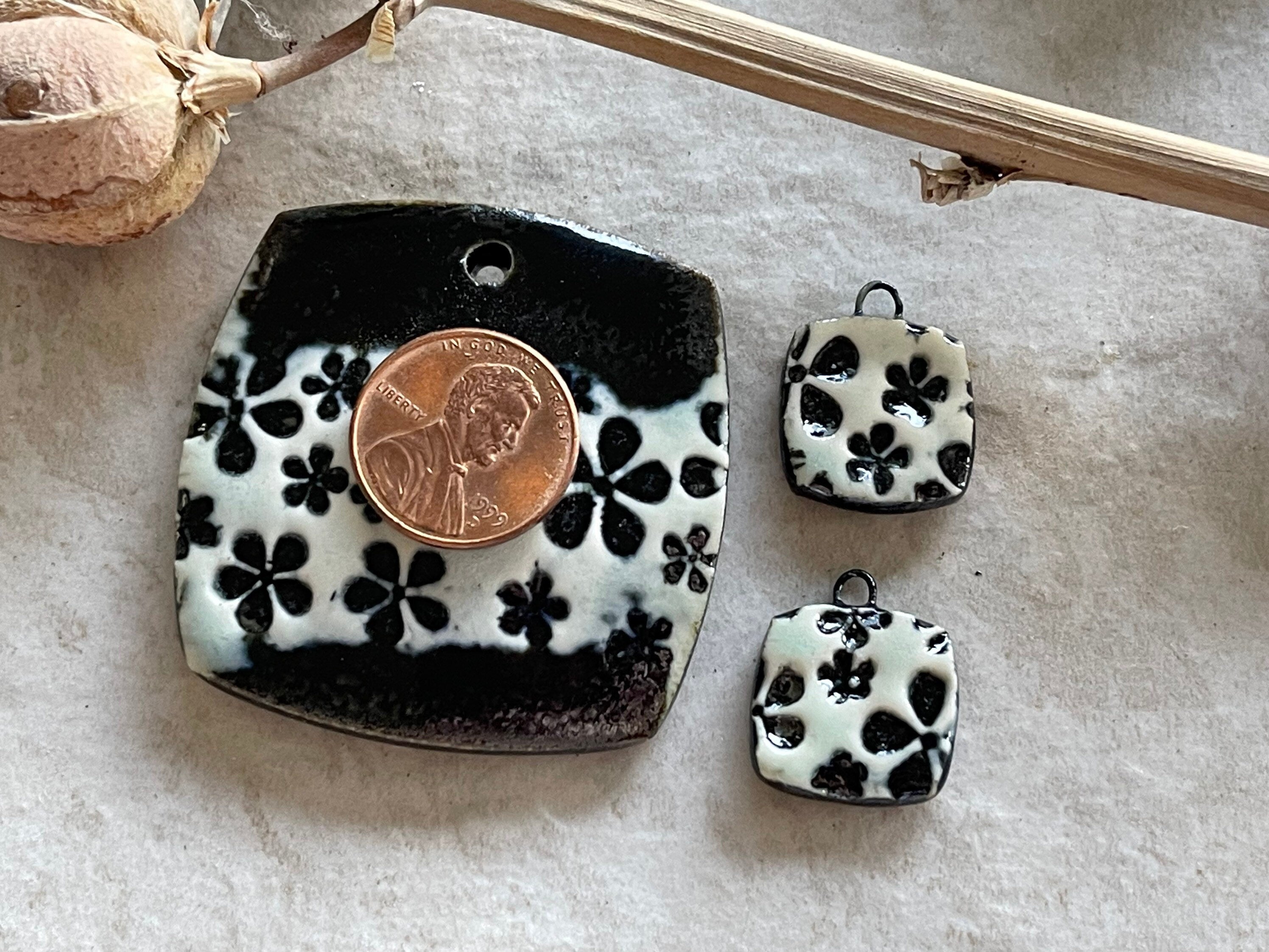 Black and white Flower Pendant and Charms, Pendant, Obtuse Square, Porcelain Ceramic Pendant, Artisan Pendant, Jewelry Making Components