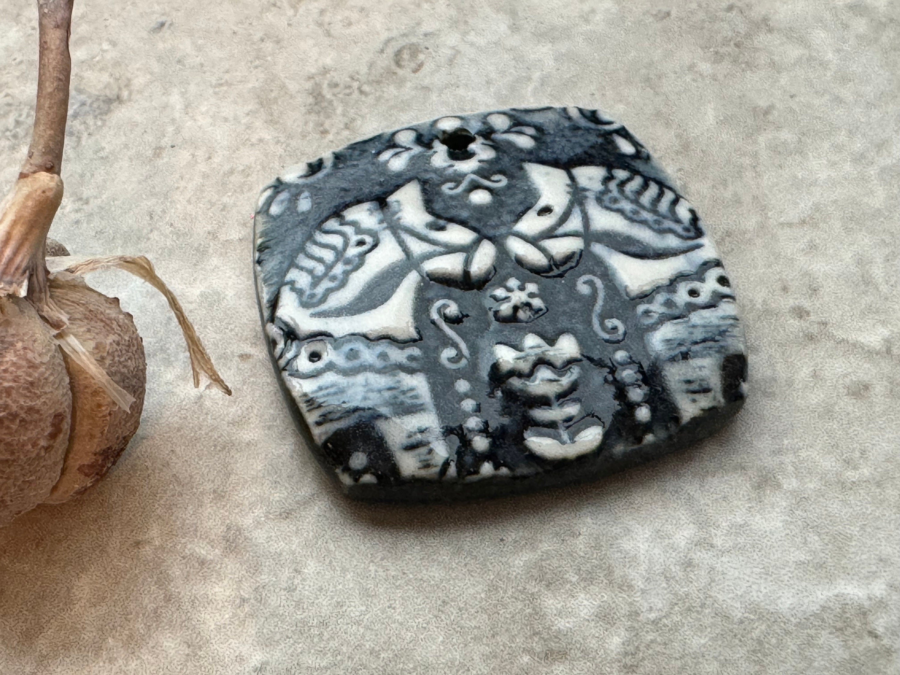 Black and White Dala Horse Bead, Horse Pendant, Horse Lover, Folk Horse, Horse jewelry, Porcelain Ceramic Pendant, Jewelry Making Components